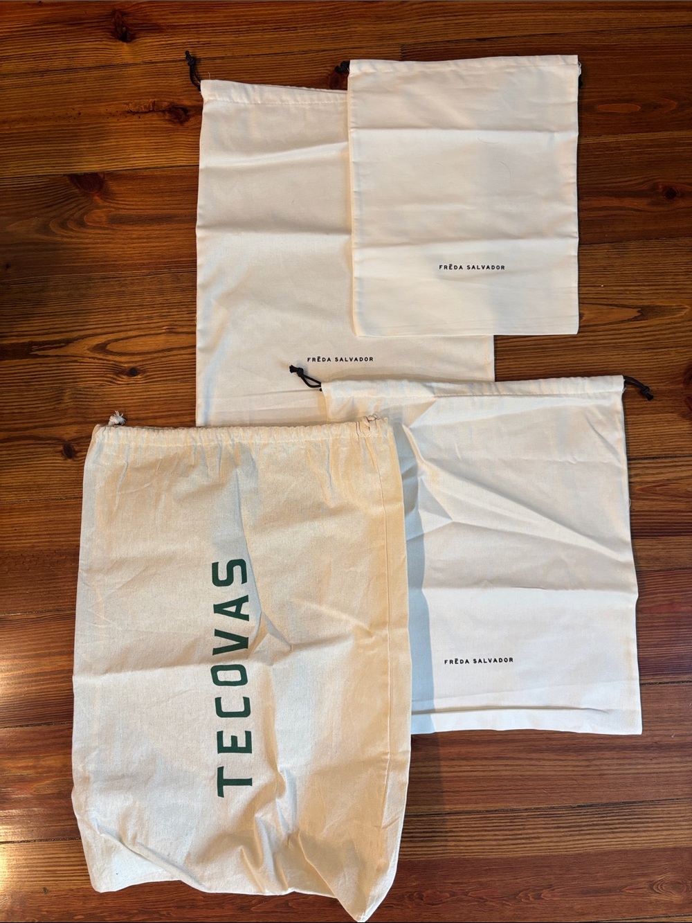 STAUD, tecovas, Freda White Cotton Drawstring Dust Bags with Red Logo (Set of 3)